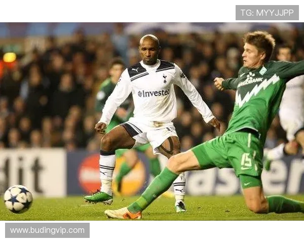 麦克戴维德制胜球助油人险胜黑鹰三比二拿下NHL常规赛焦点战 麦克戴维德制胜球助油人险胜黑鹰三比二拿下NHL常规赛焦点战